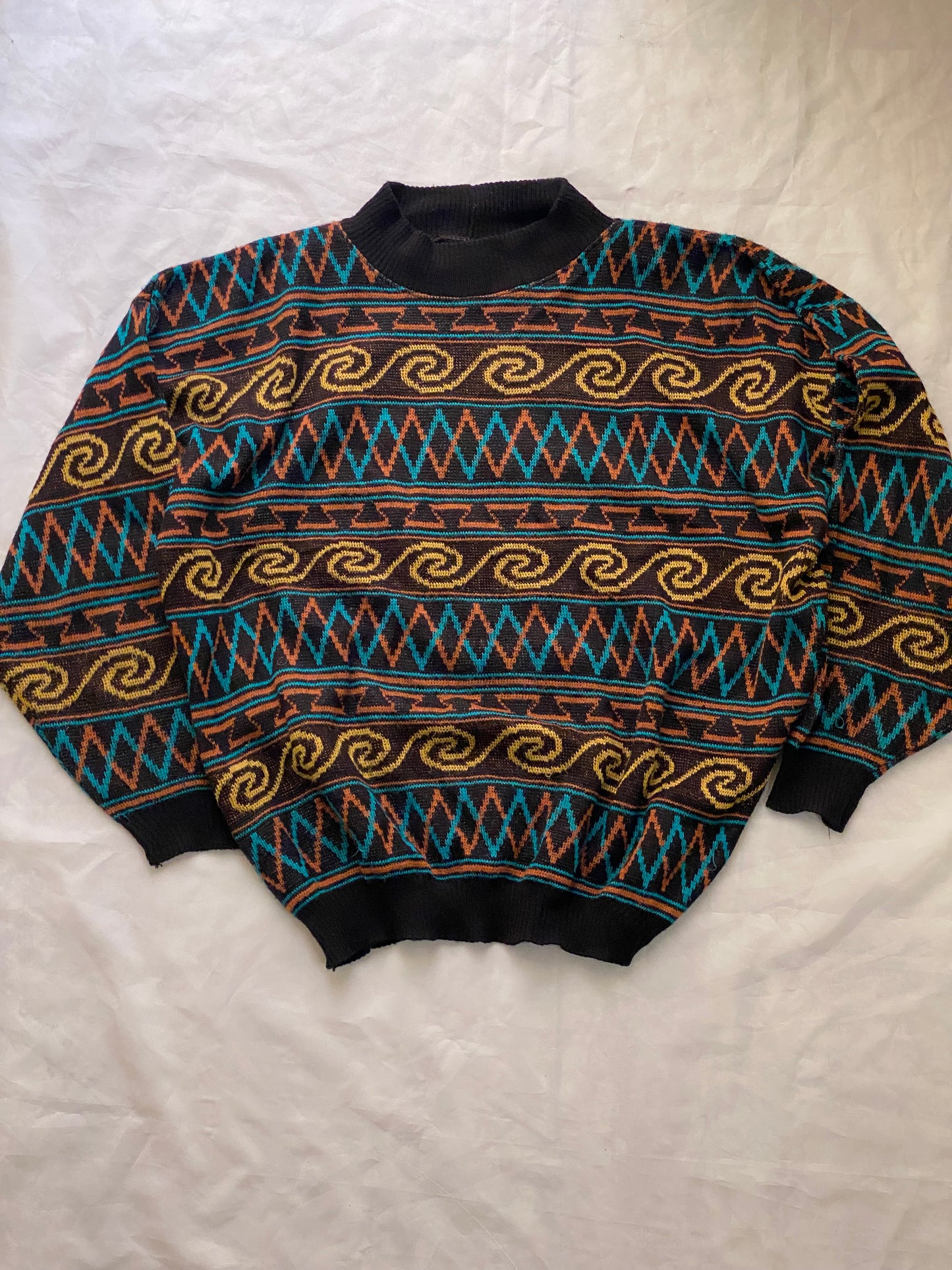 Vintage unisex uniquely patterned pullover 💘