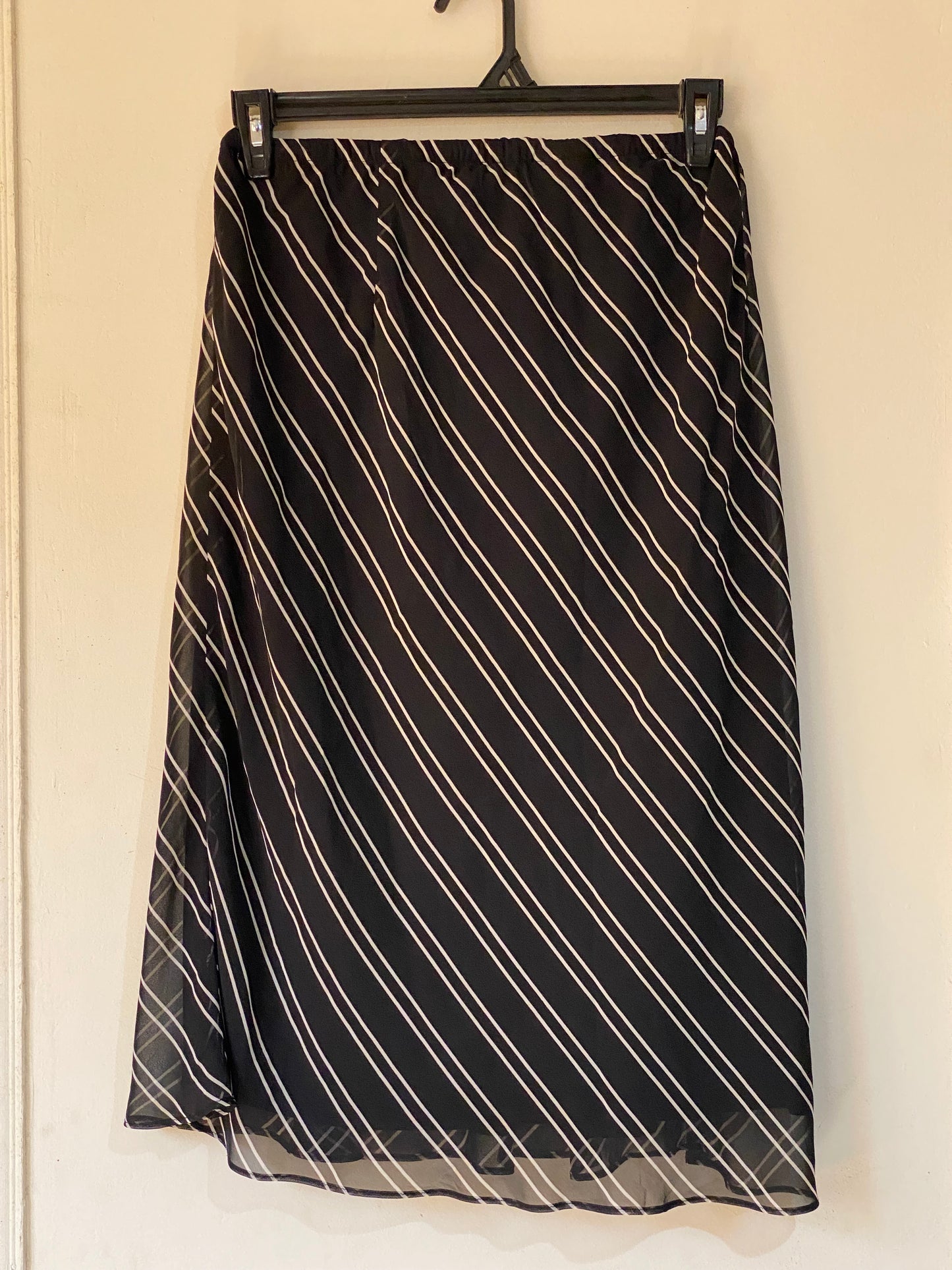 Striped Black very practical midi skirt🌟🖤