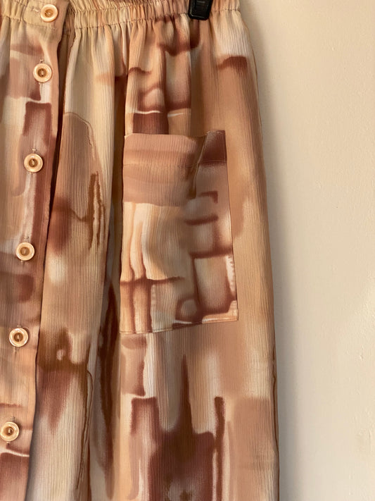 Super unique beige and brown skirt with 2 pockets 🤎🧸
